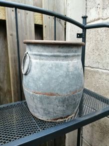 Zinc barrel shaped pot