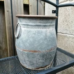 Zinc barrel shaped pot