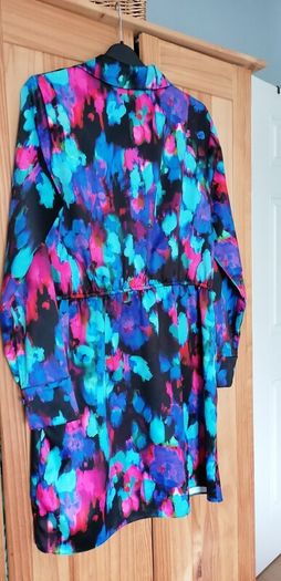dress gallery size 14 elasticated waist at back. Wrap style  that doesnt open
