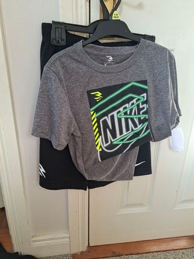 BRAND NEW Boys nike t-shirt and short set age 10-12