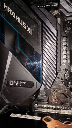 Bundle: Gigabyte AORUS GTX 1080 Ti Xtreme Edition 11GB, intel i9 9900K, ASUS ROG Maximus XI Extreme, Seasonic Platinum PSU, DDR4 memory: G.Skill 2x 16 GB ( 32 GB ), Samsung 860 EVO 500 GB, SATA Solid State Drive ( SSD )