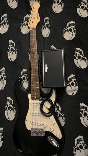 Electric guitar Stratocaster and Amp boss katana mini with cable
