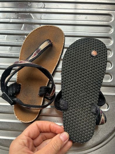 Grounding sandal's earthrunners