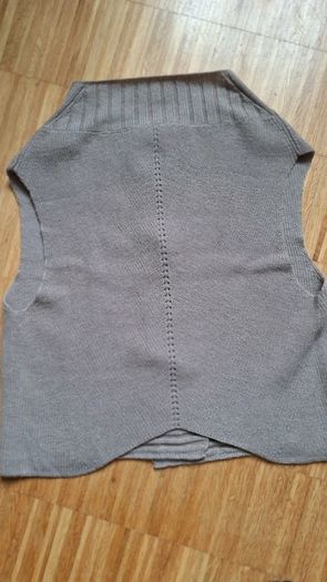 Oska Knitted Vest Size 2