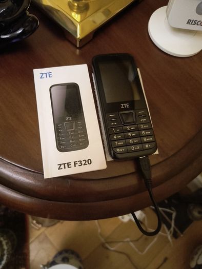 ZTE F320 Mobile Phone