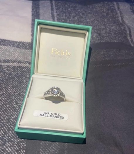 9ct white gold ring