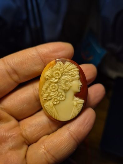 Vintage Cameo Brooch
