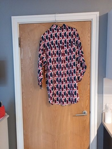 Papillonne Long Blouse.  S.S/M  - 14- 16.   New - No Tag.
