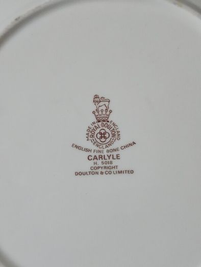 Royal Doulton   "Carlyle" Tea Set for 8 person