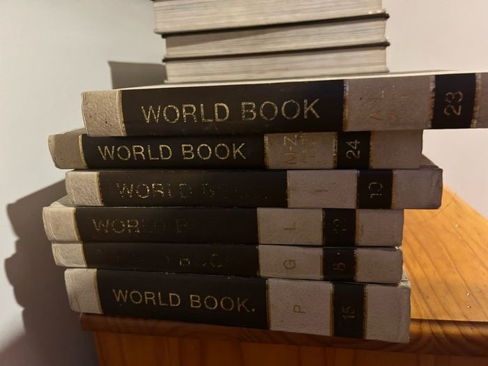 Full Encyclopaedia Set from 1979 - Mallow