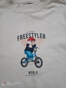 NEW.boy's top. Age 7/8