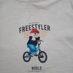 NEW.boy's top. Age 7/8