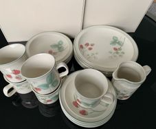 Wedgwood raspberry cane vintage set