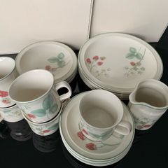 Wedgwood raspberry cane vintage set