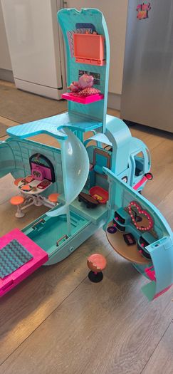 L.O.L camper van