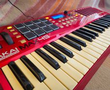 AKAI MAX 49 USB Midi Controller