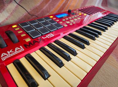 AKAI MAX 49 USB Midi Controller
