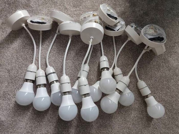 Pendant Set Light Fitting with light bulbs  (lot 12)