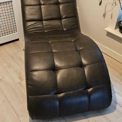 French Chaise in almost brand new condition