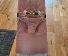 Baby Bjorn Bouncer dusty pink with toy attachment