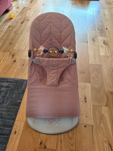 Baby Bjorn Bouncer dusty pink with toy attachment
