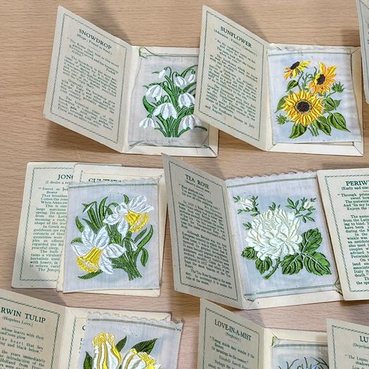 Kensitas Medium Silk Cigarette Cards Flowers 1934 - 31 Medium and 4 Small