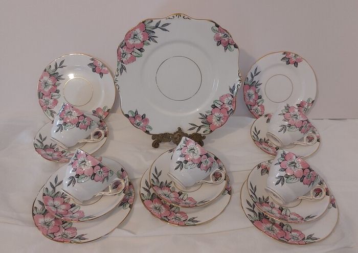 Fabulous Vintage Rare Patterned Royal Stafford Bone China Hand-Painted and Hand-Gilded Trio in a Stunning Pink Hibiscus Pattern, Pattern number 8239, Mint/Cabinet Condition