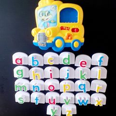 LeapFrog FRIDGE PHONICS Magnetic Alphabet ABC Bus + 26 letters
