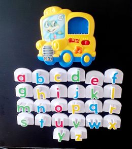 LeapFrog FRIDGE PHONICS Magnetic Alphabet ABC Bus + 26 letters
