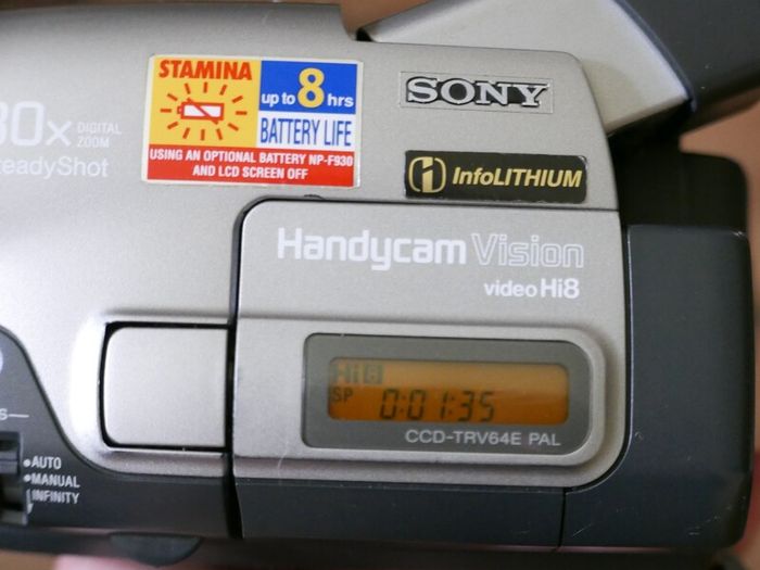Sony Handycam CCD-TRV64E Hi8 Analogue Camcorder