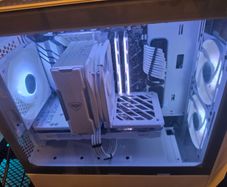 High End White build Gaming PC / streaming set up