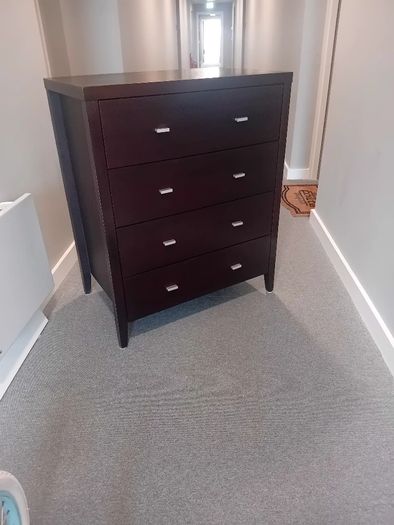 chest of drawers