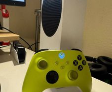xbox series S 512gb with controller