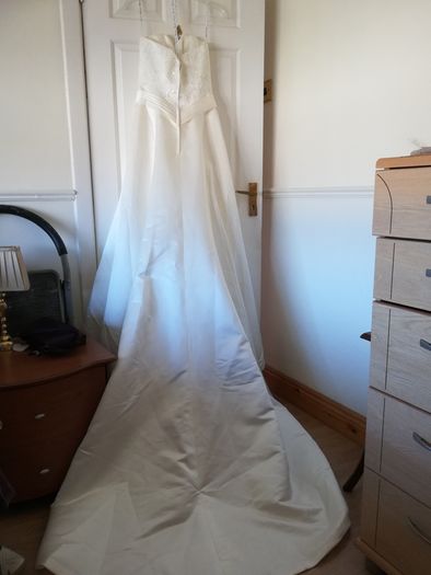 New Wedding Dress Never Worn Size 10 / 12