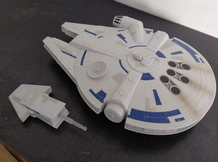 Star Wars Force Millennium Falcon with Escape Craft