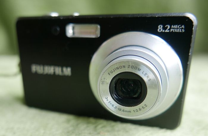 Fujifilm FinePix J Series J10 8.2MP Digital Camera - Black , Tested works well