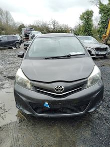 Breaking Toyota Yaris 2014 petrol
