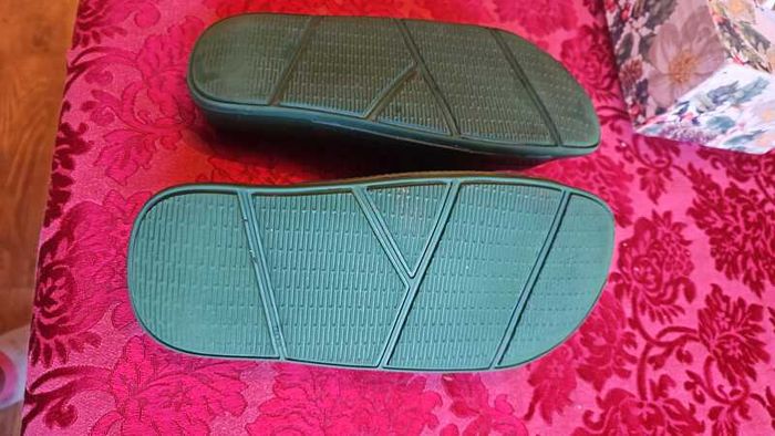 Havaianas boys slides