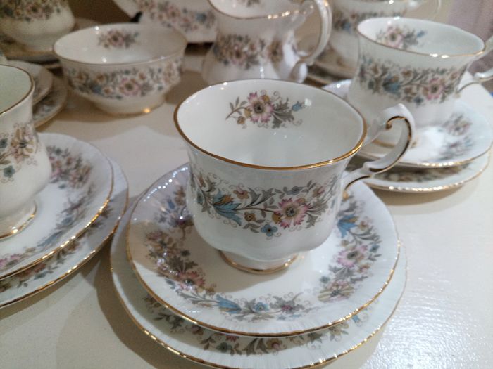 Vintage 21 pieces Tea Set Paragon Meadowvale Bone China