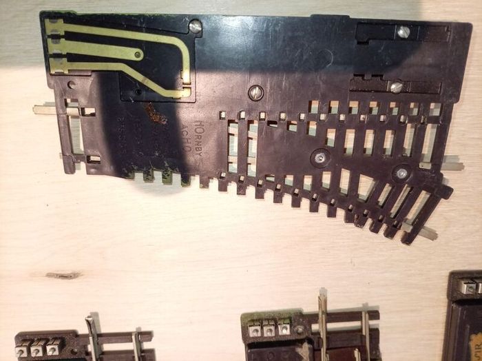 Ho/oo model train tracks 23 elect pts + 3 man pts