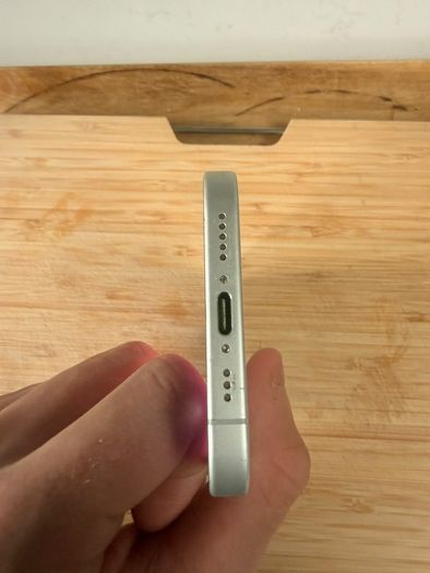 iPhone 16