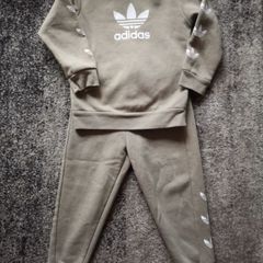 Boys Adidas tracksuit size 3-4 age