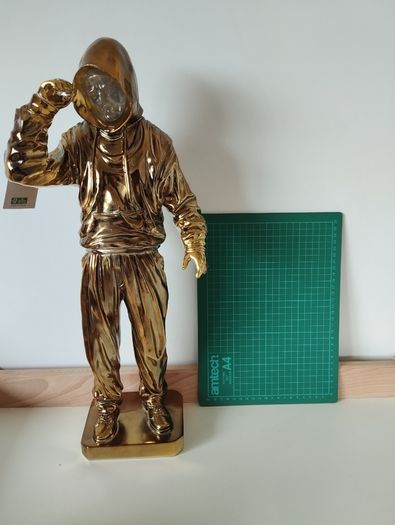 Gold Hoodie Statue 50 cm +