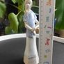 Spanish porcelain figurine  - Woman with a basket Image 4