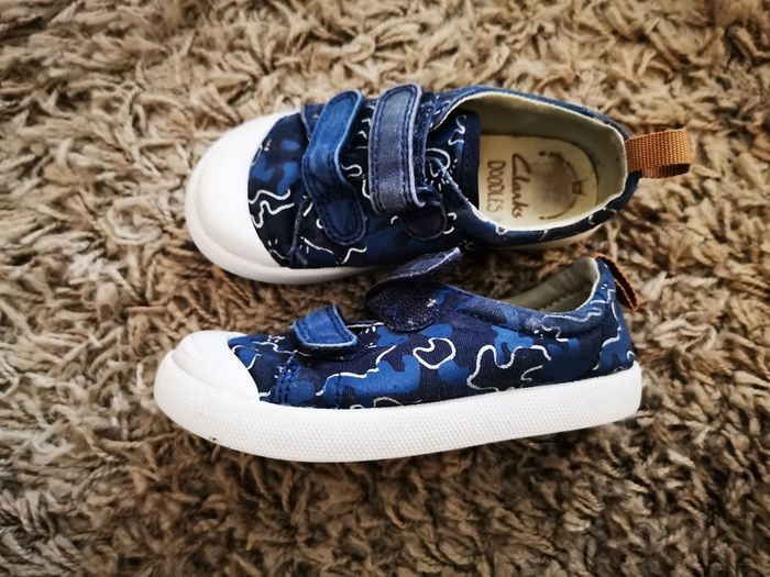 Unisex Clarks shoes size UK 6 1/2 G