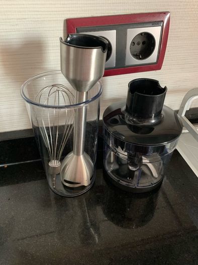 BRAND NEW 1000W. Speed adjustable. Powerful. Blades INOX. Measuring Cup, emulsifier, picator