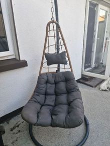 egg chair