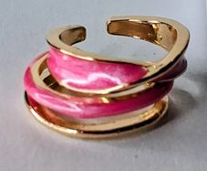 A Pair of Pink Oil Drip Rings with Open Ring & Twist Ribbon Ring