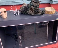 Reptile Tank With Sliding Doors And Accessorys