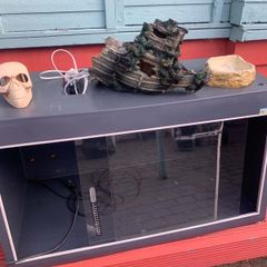 Reptile Tank With Sliding Doors And Accessorys